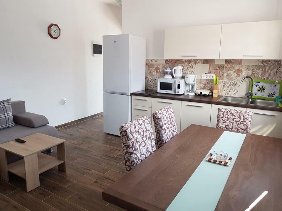Apartmani Dada Starigrad Paklenica Exterior photo