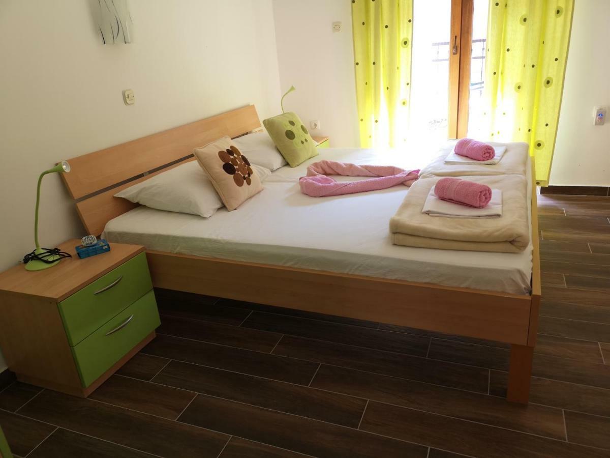 Apartmani Dada Starigrad Paklenica Exterior photo