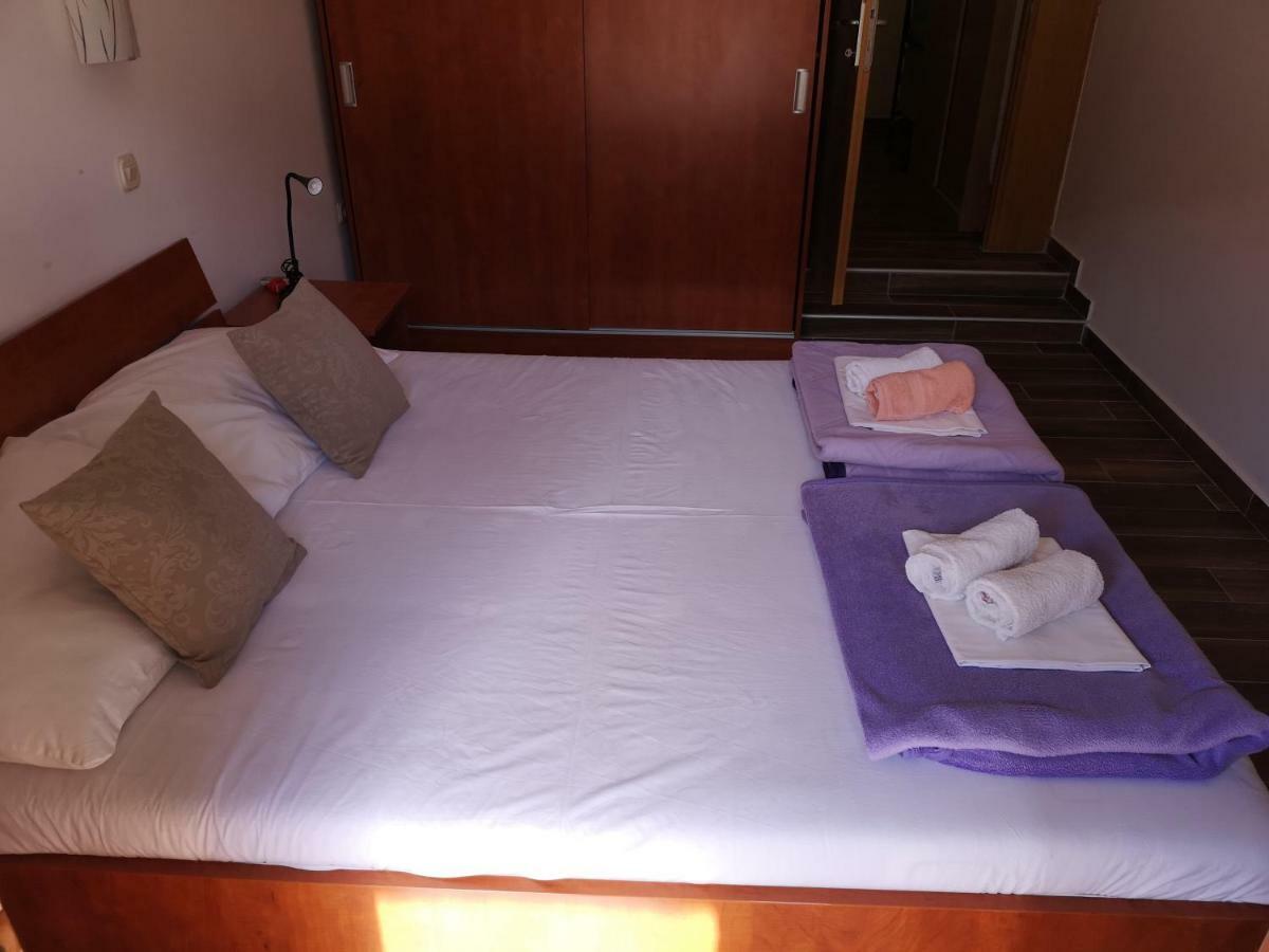Apartmani Dada Starigrad Paklenica Exterior photo