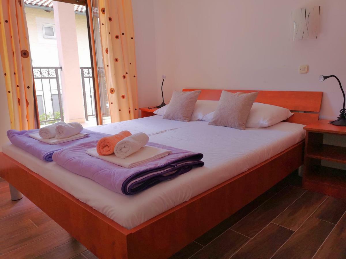 Apartmani Dada Starigrad Paklenica Exterior photo