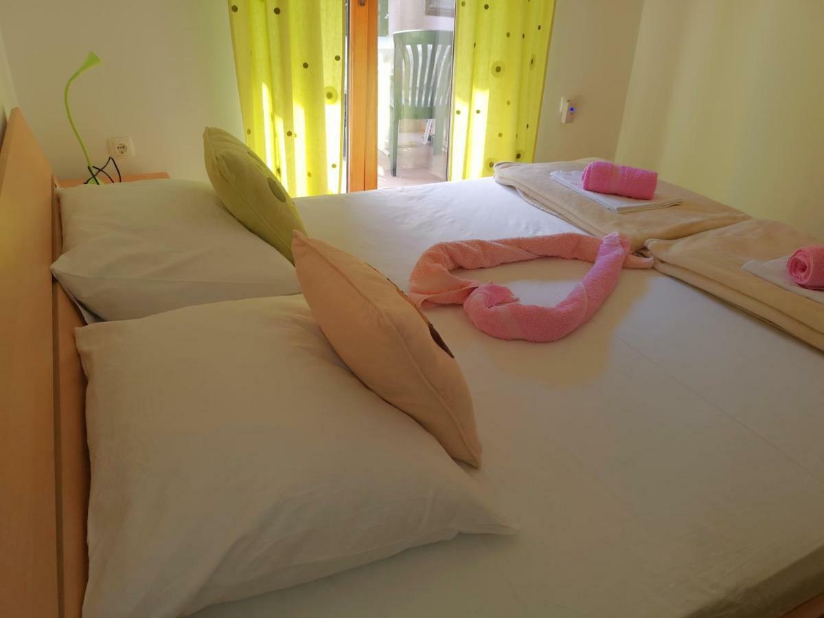 Apartmani Dada Starigrad Paklenica Exterior photo